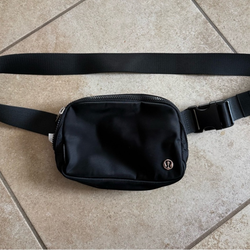 Lululemon 1L Everywhere Belt Bag